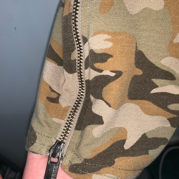 KRISP NYC Split Camo Streetwear T-Shirt [SIZE: M] - Picture 4 of 4